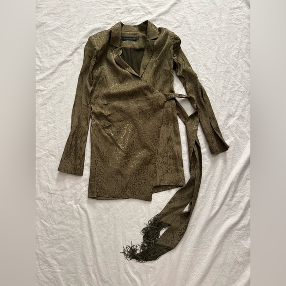 House of Harlow 1960 Olive Patterned Blouse - Picture 1 of 5